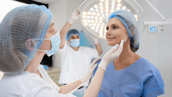 Cirurgia plástica com naturalidade: a nova estética e como se preparar financeiramente para ela